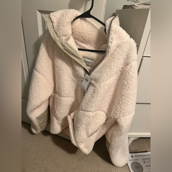 A&F Sherpa Jacket - Picture 2 of 7